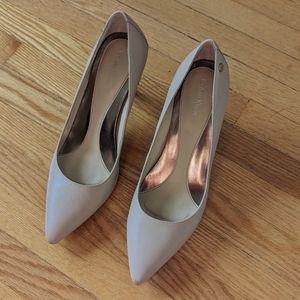 Nude CK pumps